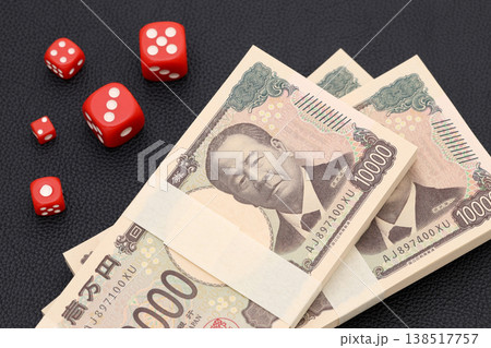 札束とサイコロ 札束とサイコロ 138517757