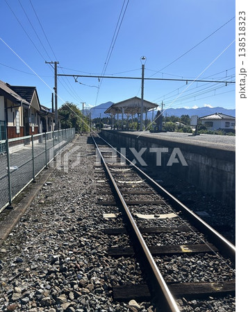 埼玉県秩父市の鉄道、秩父鉄道の和銅黒谷駅のホームから見た線路です。 埼玉県秩父市の鉄道、秩父鉄道の和銅黒谷駅のホームから見た線路です。 138518323