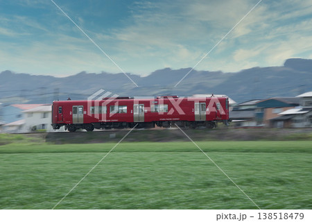 ローカル列車 -流し撮り- ローカル列車 -流し撮り- 138518479