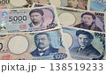 敷き詰められた紙幣 138519233