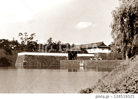 古写真　1956年　東京　皇居外苑　桜田門 138519325