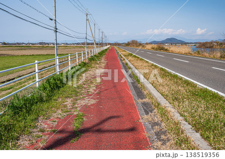 田園の中のサイクリングコース　滋賀県東近江市 138519356
