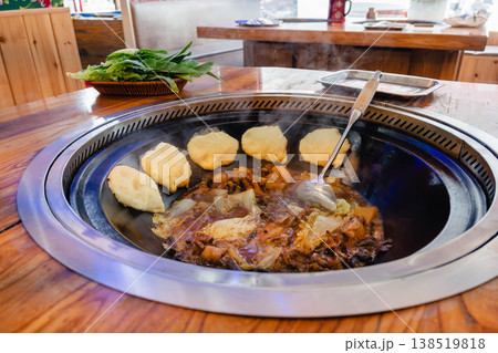 中国東北料理・鉄鍋燉(鉄鍋煮込み料理) 中国東北料理・鉄鍋燉(鉄鍋煮込み料理) 138519818