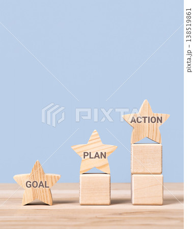 Wooden cubes and stars on a wooden background, representing business growth and success, personal development, ratings and assessments, professional development, goal setting, motivation, plan, action 138519861