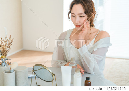 美容,スキンケア,美肌,メイクアップイメージの女性 138521443