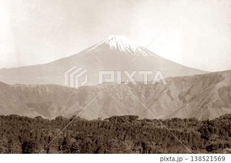 古写真　1961年　箱根山の大涌谷から望む富士山 138521569