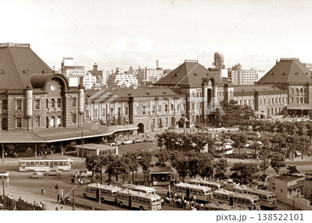 古写真 1962年 東京駅丸の内口の風景 古写真 1962年 東京駅丸の内口の風景 138522101