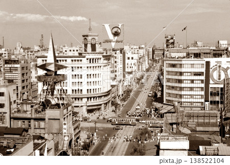 古写真　1962年　東京　銀座中央通りのパノラマ（銀座四丁目付近） 138522104