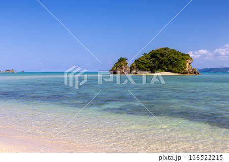 沖縄県名護市屋我 屋我地島の屋我地ビーチ沖の亀のような小島も見られるミルキーブルーの海の景色 沖縄県名護市屋我 屋我地島の屋我地ビーチ沖の亀のような小島も見られるミルキーブルーの海の景色 138522215