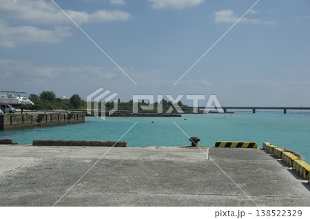与那覇前浜と来間大橋 138522329