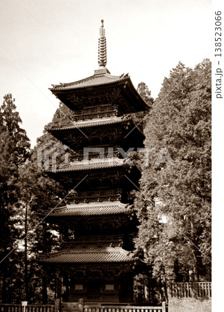 古写真　1962年　日光東照宮の五重塔 138523066