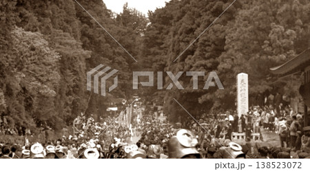 古写真　1962年　日光東照宮　例大祭の鎧行列 138523072