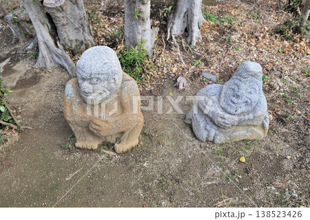 奈良　飛鳥地区　梅山古墳（欽明天皇陵）猿石 138523426