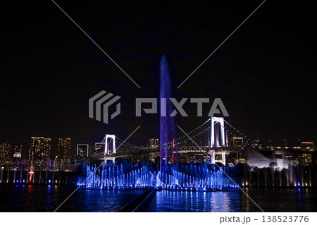東京都 お台場海浜公園の噴水ショー アクアシンフォニー 東京都 お台場海浜公園の噴水ショー アクアシンフォニー 138523776