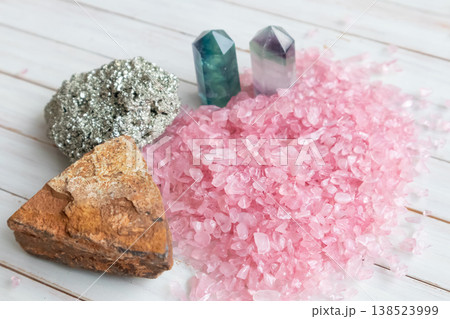 いろいろなパワーストーン 138523999