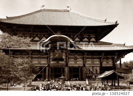 古写真　1958年　奈良　東大寺大仏殿 138524027
