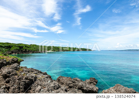 神の島・久高島の海 138524074