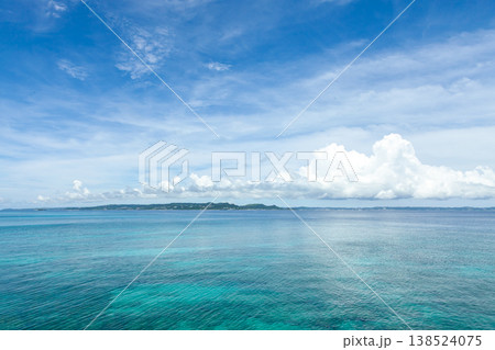 神の島・久高島の海 138524075