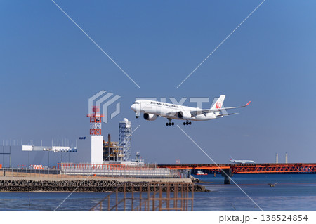 羽田A滑走路へ進入する旅客機 138524854