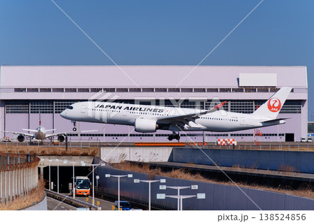 羽田A滑走路へ進入する旅客機 羽田A滑走路へ進入する旅客機 138524856