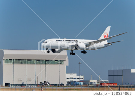 羽田A滑走路へ進入する旅客機 138524863