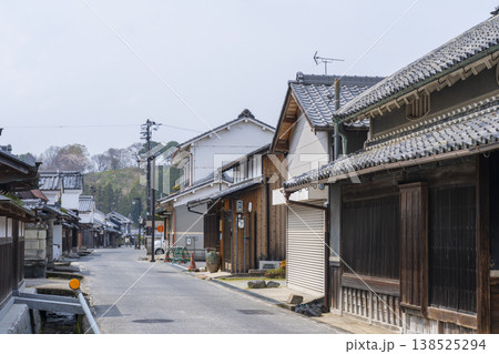 飛鳥坐神社前に残る古い街並み 宿場町を思わせる佇まい 飛鳥坐神社前に残る古い街並み 宿場町を思わせる佇まい 138525294
