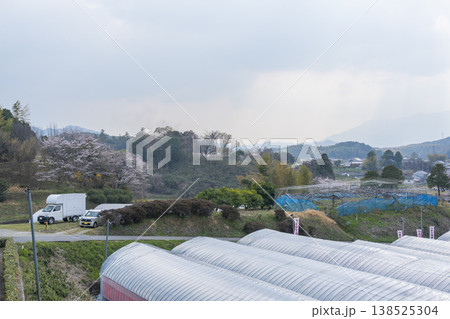 国営飛鳥歴史公園 東屋兼トイレからの明日香村の風景 国営飛鳥歴史公園 東屋兼トイレからの明日香村の風景 138525304