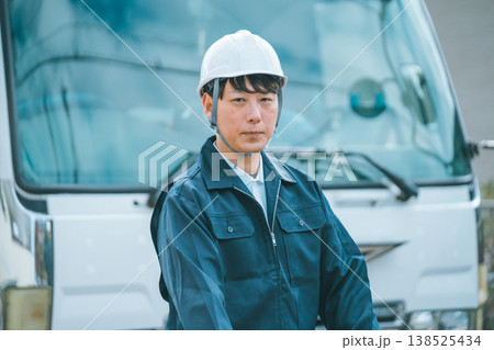 中年トラックドライバー 中年トラックドライバー 138525434