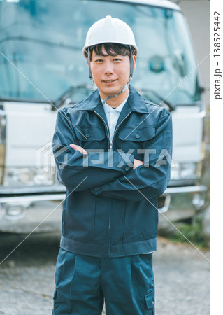 中年トラックドライバー 中年トラックドライバー 138525442