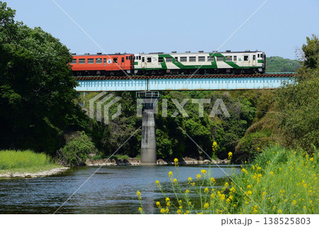 JR烏山線　キハ40系普通列車 138525803