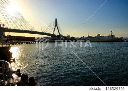 海峡を渡り青函を繋いだ歴史を今に伝える… 青函連絡船『八甲田丸』と【青森ベイブリッジ】 海峡を渡り青函を繋いだ歴史を今に伝える… 青函連絡船『八甲田丸』と【青森ベイブリッジ】 138526593