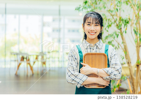 カフェ　女性　バイト 138528219