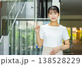 若い女性、受付、ビューティーイメージ 138528229