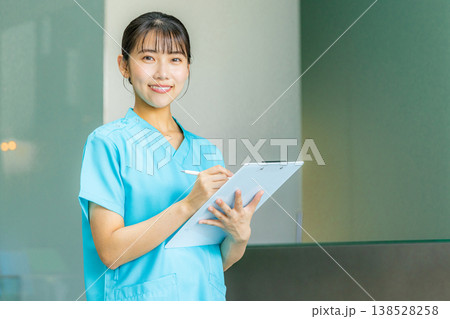 ナース 診察 女性 ナース 診察 女性 138528258