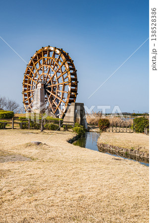 能登川水車とカヌーランド　伊庭内湖　滋賀県東近江市 138528386