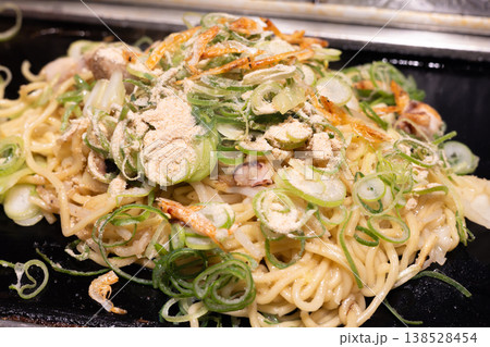 美味しい九条葱と桜海老入りの塩焼きそば 美味しい九条葱と桜海老入りの塩焼きそば 138528454
