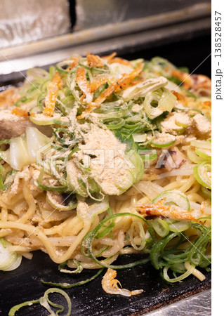 美味しい九条葱と桜海老入りの塩焼きそば 美味しい九条葱と桜海老入りの塩焼きそば 138528457