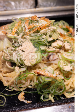 美味しい九条葱と桜海老入りの塩焼きそば 138528460