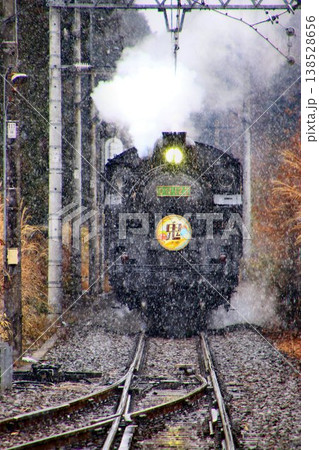 雪舞う鬼怒川路を力走する…【SL大樹】C11123 138528656