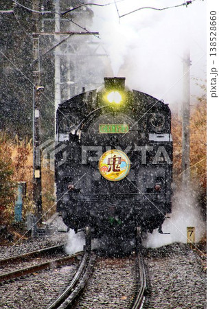 雪舞う鬼怒川路を力走する…【SL大樹】C11123 138528660