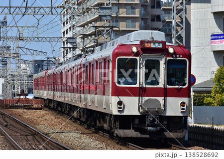 奈良へ向かう近鉄奈良線 8600系 奈良へ向かう近鉄奈良線 8600系 138528692
