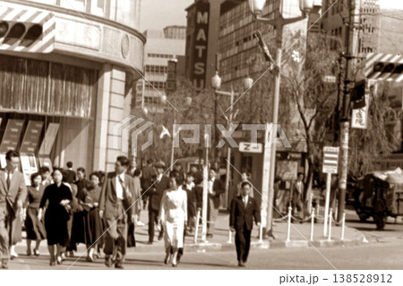 古写真　1956年　東京　銀座四丁目の風景 138528912