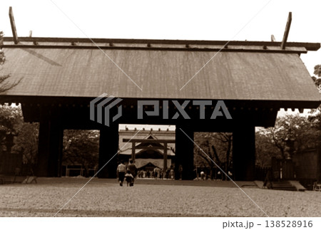 古写真 1956年 東京 靖国神社 神門 古写真 1956年 東京 靖国神社 神門 138528916