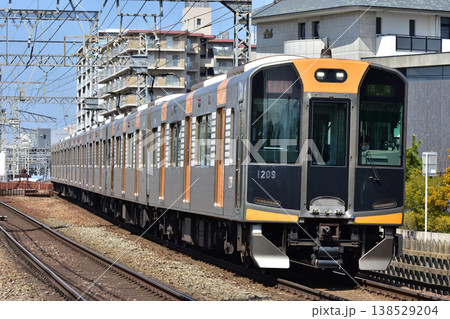 奈良へ向かう阪神電車 1000系 138529204