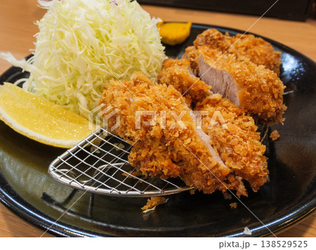 ヒレとんかつ 定食 日本の人気料理 ヒレとんかつ 定食 日本の人気料理 138529525