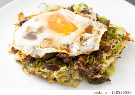 美味しい九条ネギ牛すじ葱焼きのお好み焼き 美味しい九条ネギ牛すじ葱焼きのお好み焼き 138529580