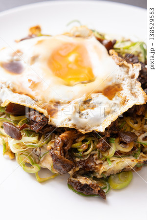 美味しい九条ネギ牛すじ葱焼きのお好み焼き 美味しい九条ネギ牛すじ葱焼きのお好み焼き 138529583