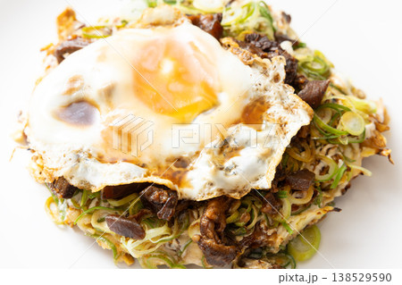 美味しい九条ネギ牛すじ葱焼きのお好み焼き 美味しい九条ネギ牛すじ葱焼きのお好み焼き 138529590