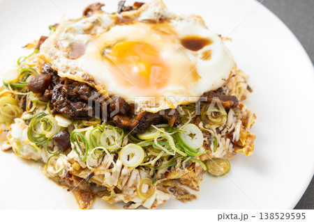 美味しい九条ネギ牛すじ葱焼きのお好み焼き 138529595