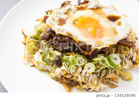 美味しい九条ネギ牛すじ葱焼きのお好み焼き 138529596